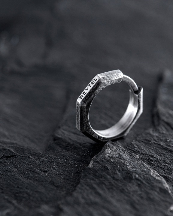 Srebrny kolczyk BRUTAL