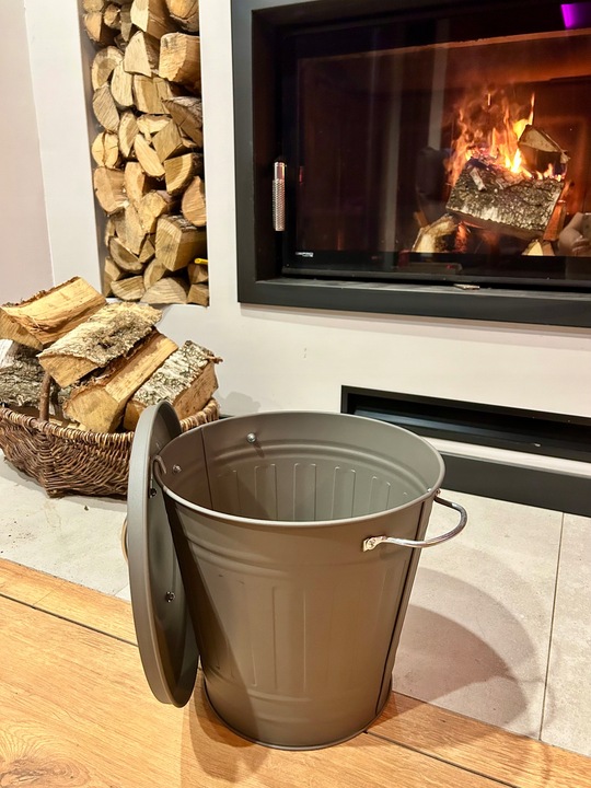 Wiadro kubeł pojemnik na popiół do kominka szary metalowy