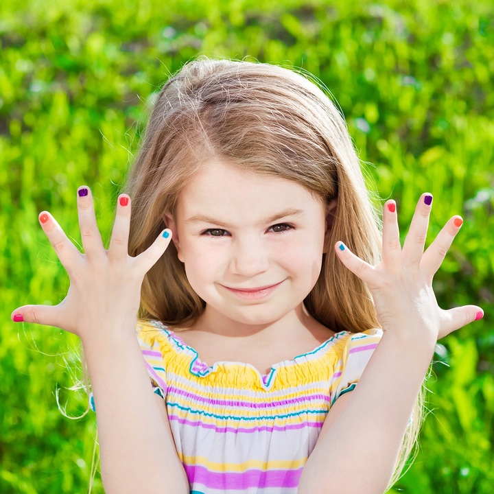 ZESTAW DO PIELĘGNACJI STUDIO SALON PAZNOKCI LAKIER DLA DZIECI DZIEWCZYNKI