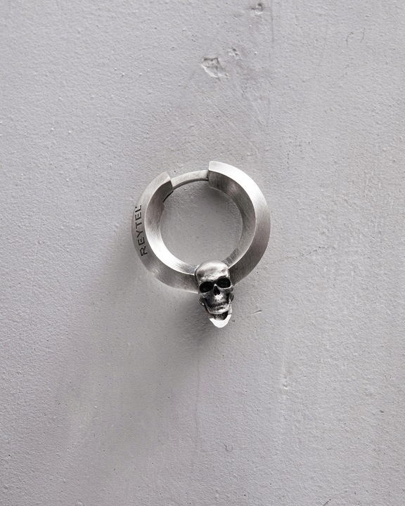 Srebrny kolczyk-kółko CALVARIA