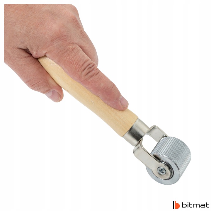 Rolka dociskowa fazowana do mat butylowych wałek z drewnianą rączką