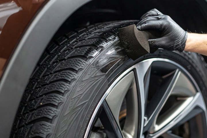 ADBL Black Water Nabłyszcza opony 1L