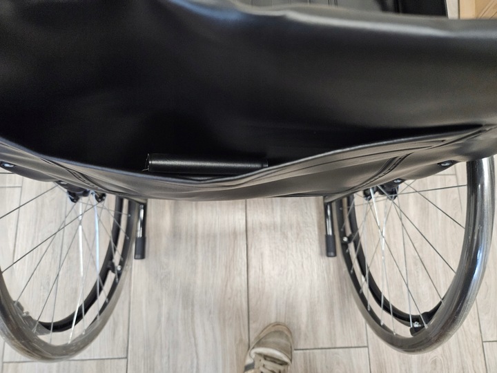 Wózek inwalidzki stalowy KJT811E 15,5 kg Cena bez refundacji