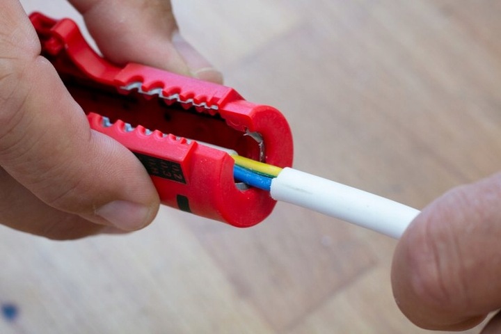 WIELOFUNKCYJNY NÓŻ DO ŚCIĄGANIA IZOLACJI PRZEWODÓW ŚCIĄGACZ DLA