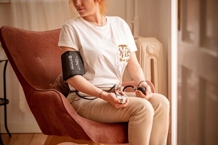 Ciśnieniomierz zegarowy ze stetoskopem naramienny OROMED ORO Z/S