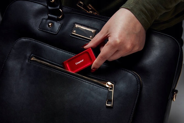 Przenośny zewnętrzny dysk SSD 1TB KINGSTON XS1000R USB 3.2 czerwony