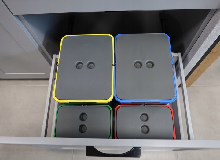 Zestaw koszy do segregacji śmieci 2x20L 2x8L do szafek min 50cm Merill