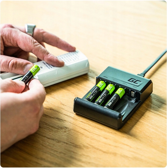 ŁADOWARKA AKUMULATORKÓW BATERII AAA AA GREEN CELL