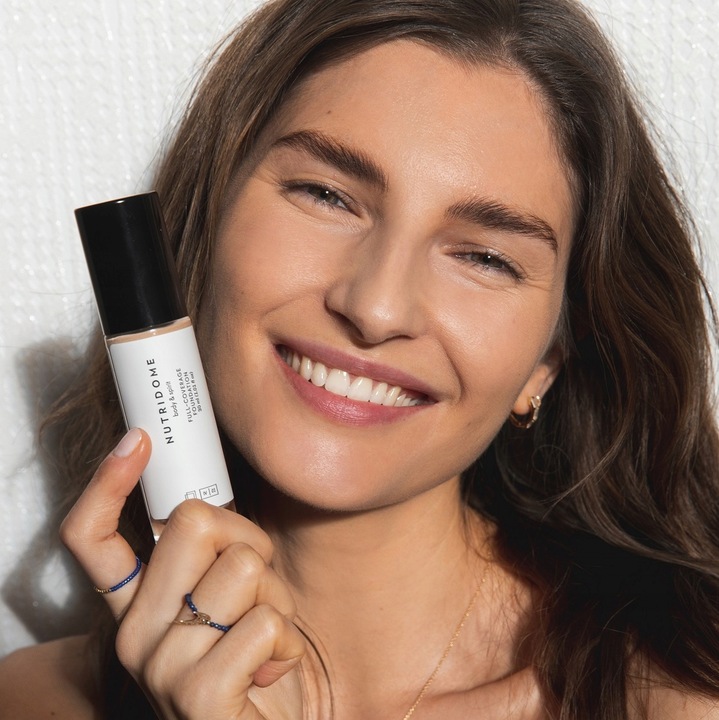 PODKŁAD do TWARZY mocno KRYJĄCY NUTRIDOME Wygładzający Trwały 04 BEIGE