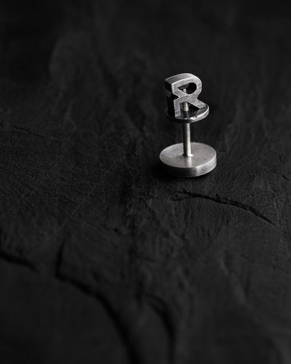 Srebrny mono - kolczyk HELMET of TERROR