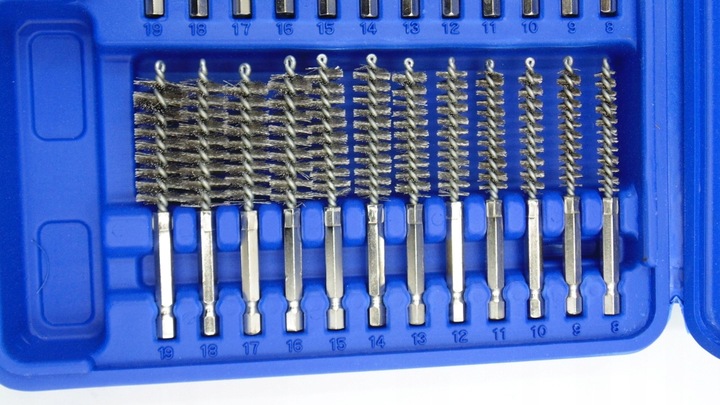 Zestaw szczotek do gniazd wtryskiwaczy i świec