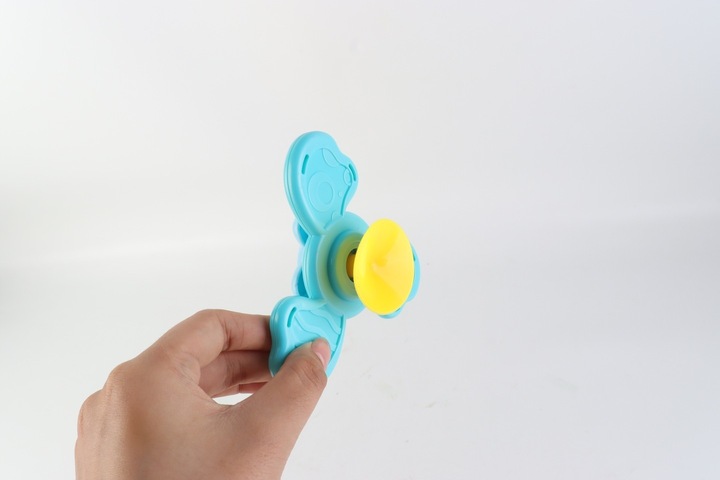 ZESTAW FIDGET SPINNER 3SZT DLA DZIECI Z PRZYSSAWKĄ PREZENT URODZINY ROCZEK