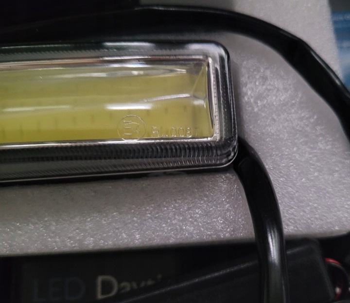 MOCNE ŚWIATŁA DO JAZDY DZIENNEJ LED COB KRÓTKIE E4 RL00