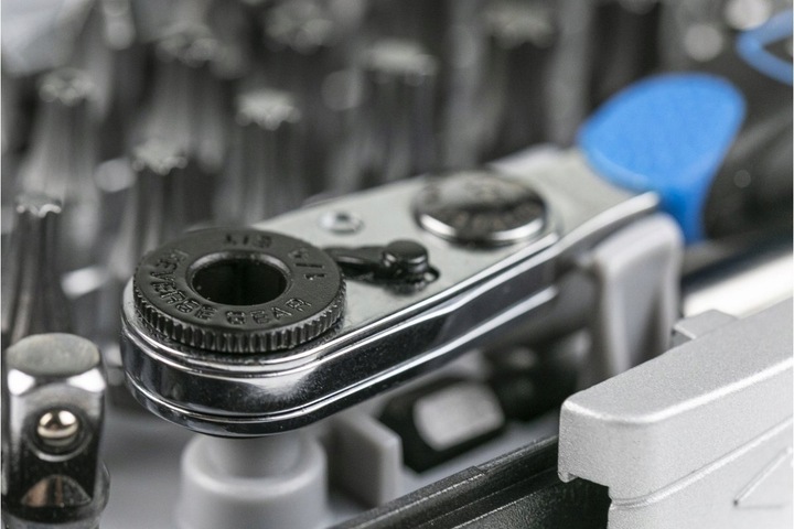 Zestaw końcówek bitów wkrętakowych 33 szt HOGERT HT1R460