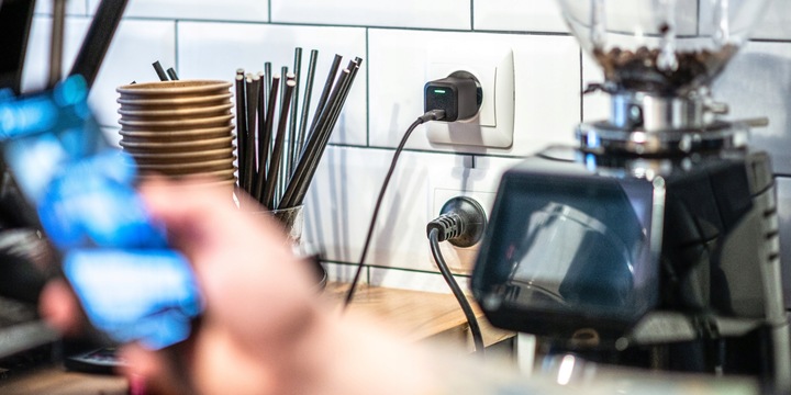 Szybka MAŁA Ładowarka Sieciowa GaN 33W Zasilacz USB-C Typ C PD do telefonu