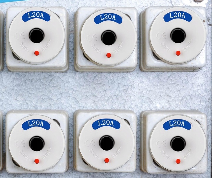 BEZPIECZNIK AUTOMATYCZNY WKRĘCANY KOREK 20A E27 1P IP20 50-60Hz