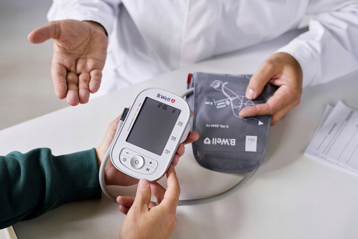 CIŚNIENIOMIERZ NARAMIENNY AUTOMATYCZNY B.WELL AFIB Migotanie Przedsionków