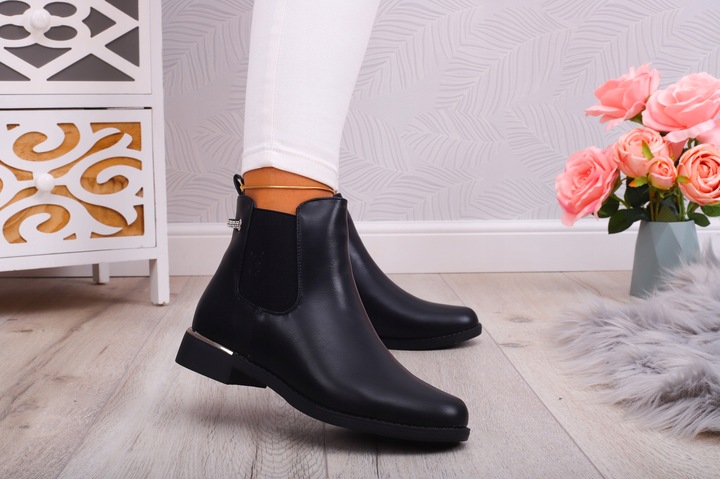 CZARNE BOTKI DAMSKIE SZTYBLETY PŁASKIE SKÓRA
