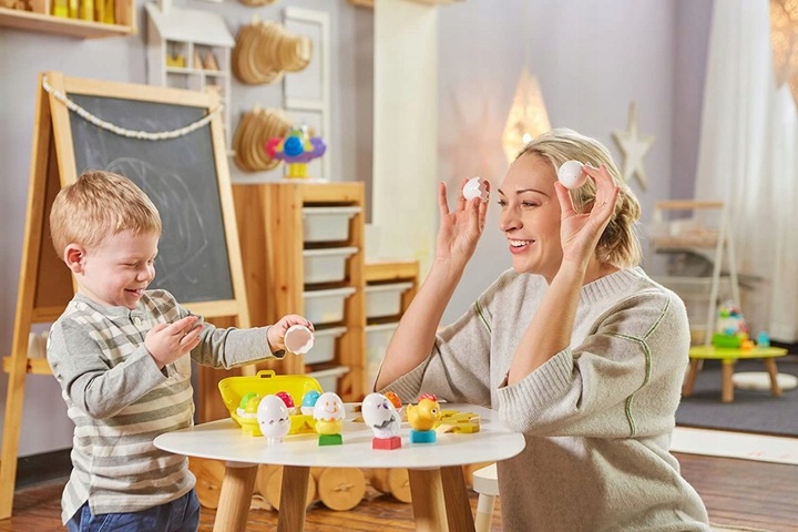TOMY WESOŁE JAJECZKA JAJKA Z DŹWIĘKIEM sorter dla malucha