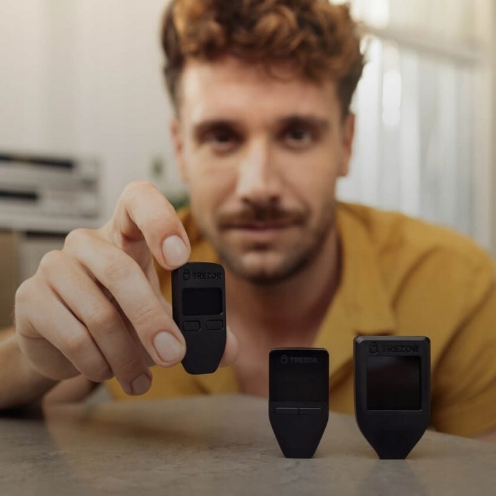 PORTFEL KRYPTOWALUT TREZOR MODEL ONE - BLACK