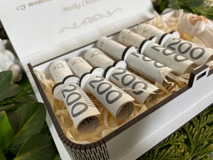 PAMIĄTKA PIERWSZEJ KOMUNII ŚWIĘTEJ Prezent Pudełko na Komunię BIAŁE