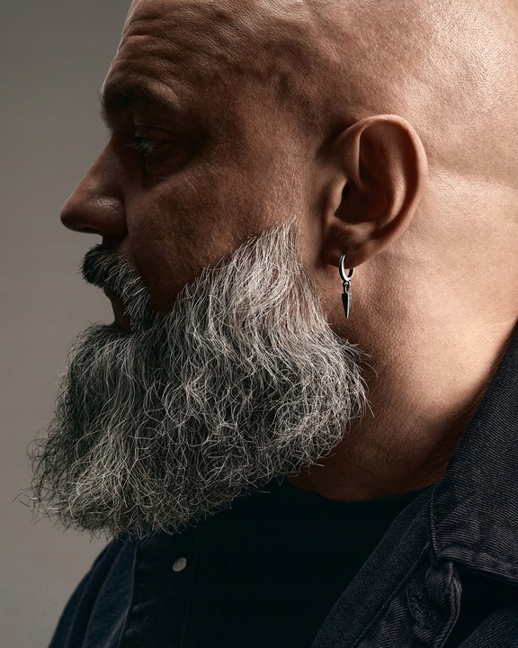 Srebrny kolczyk AKRA