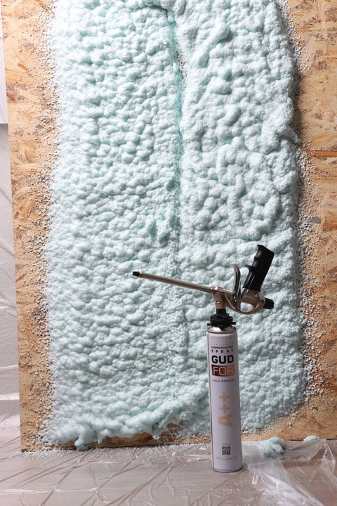 Pianka PUR do ociepleń izolacji, 2 dysze do natryskiwania 850ml GUDFOR A++