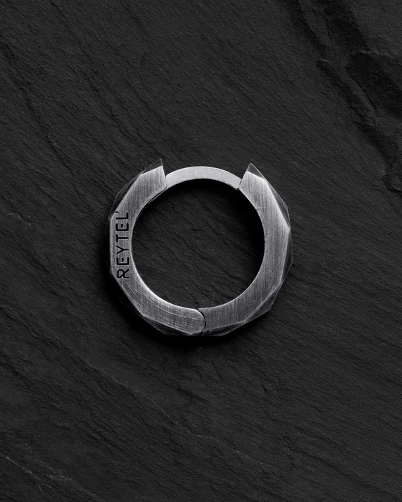 Srebrny kolczyk-kółko FLASH