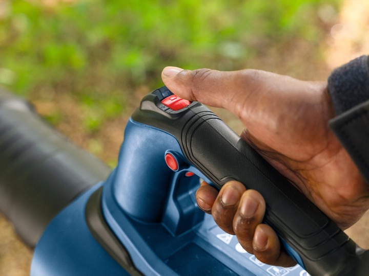 Dmuchawa do liści akumulatorowa BOSCH GBL 18V-800 06008D2200 Body