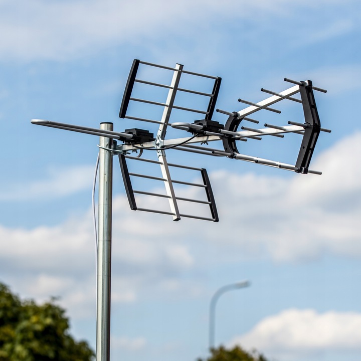 ANTENA DVBT2 DO TV NAZIEMNEJ KIERUNKOWA ZEWNĘTRZNA COMBO MUX8 4K LTE MOCNA