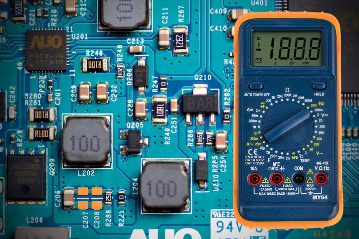 MULTIMETR MIERNIK CYFROWY PRĄDU LCD TEMPERATURY UNIWERSALNY TESTER