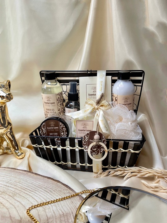 Aurora DZIEŃ BABCI Zestaw 7 Kosmetyków w Koszyku Biała Herbata NA PREZENT