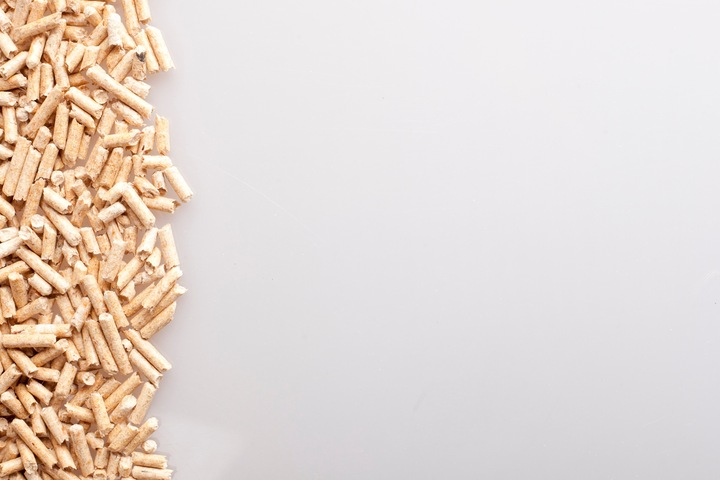 DUŻY ŻWIREK DREWNIANY DLA KOTA KRÓLIKA ŚWINKI PELLET 15 KG JASNY 30 LITRÓW