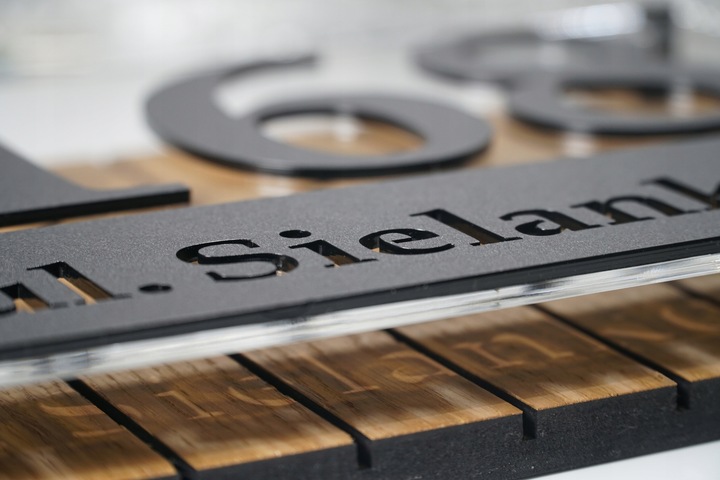 Tabliczka tablica adresowa numerem domu na dom 3d