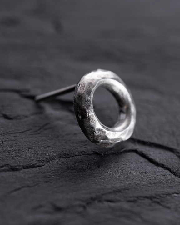 Srebrny mono - kolczyk VOLCANO