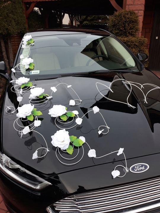 Dekoracja samochodu ozdoby na auto do ślubu płatki