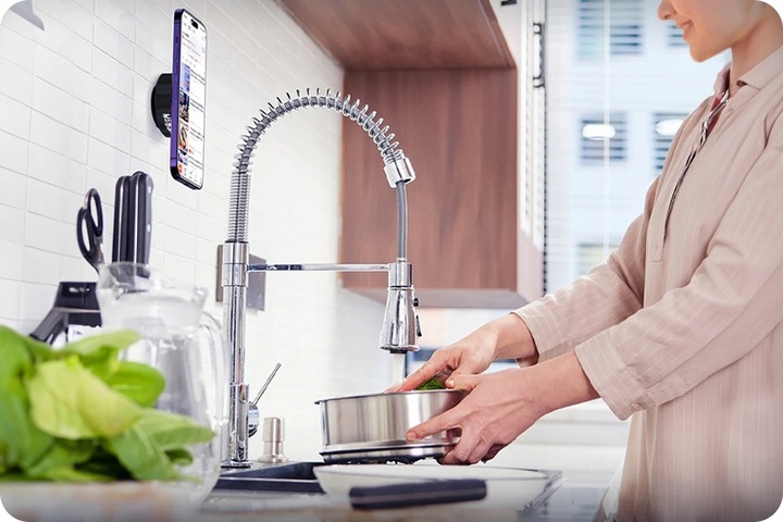 UCHWYT MAGNETYCZNY SAMOCHODOWY Z PRZYSSAWKĄ MAGSAFE QI INDUKCYJNY 15W