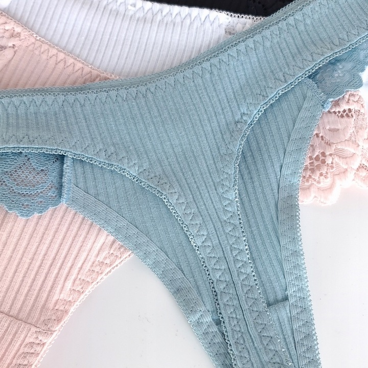 5x WYGODNE BAWEŁNIANE PRĄŻKOWANE STRINGI Z KORONKĄ S/M