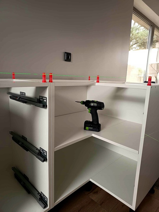 System poziomowania szafek i blatów "Pionki Starego" 16szt – 3