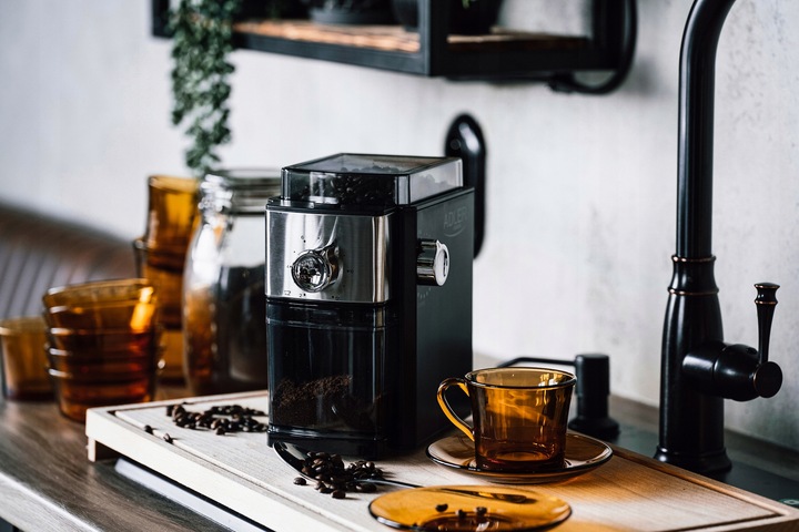 MŁYNEK DO KAWY ŻARNOWY MOCNY XL REGULACJA MIELENIA