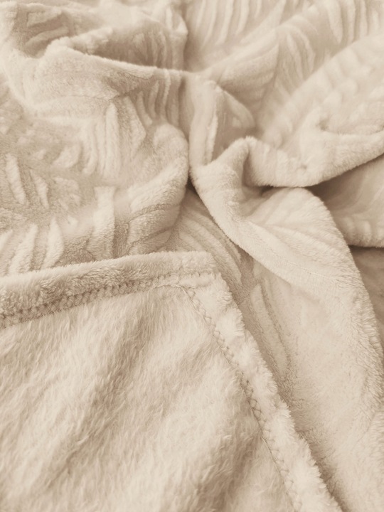 KOC GRUBY NA PREZENT TŁOCZONY WZÓR NARZUTA DLA CÓRKI 150x200 BEŻOWY