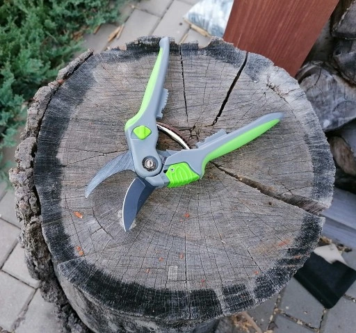 Sekator ogrodowy cięcie 18mm nożyce z regulacją do dużych i małych dłoni