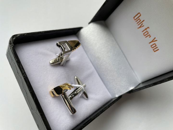 Spinki do mankietów EXC Narzędzia Młotek i Piła dla Cieśli Stolarza złocone