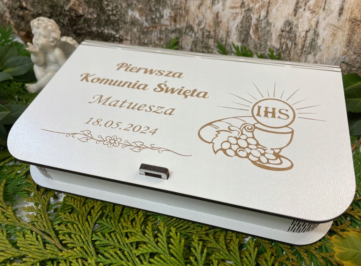 PAMIĄTKA PIERWSZEJ KOMUNII ŚWIĘTEJ Prezent Pudełko na Komunię BIAŁE