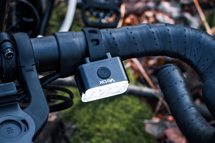 LAMPKA ROWEROWA PRZÓD NA KIEROWNICE ŚWIATŁO LED OŚWIETLENIE ROWER USB VAYOX