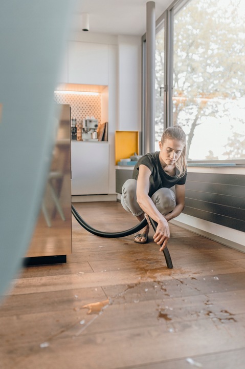 ODKURZACZ PRZEMYSŁOWY KARCHER KWD 6 PREMIUM 1300 W gniazdo elektronarzędzi