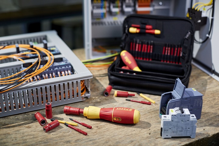 Wiha 44318 Wkrętak elektryczny speedE II electric / Zestaw walizkowy