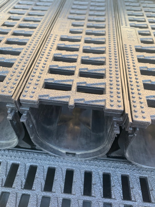 ODWODNIENIE LINIOWE Korytko plastik/plastik h90 A15