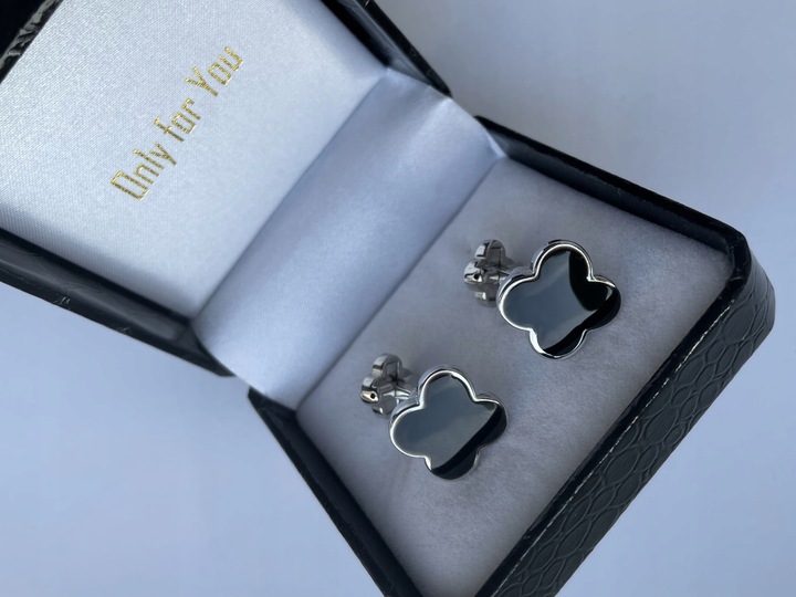 Markowe spinki do mankietów Exciting Czarna Koniczyna Koniczynka z Onyxem