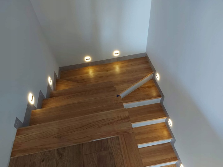 Oświetlenie schodowe oprawa lampka schodowa LED 230V Q31 Złota /